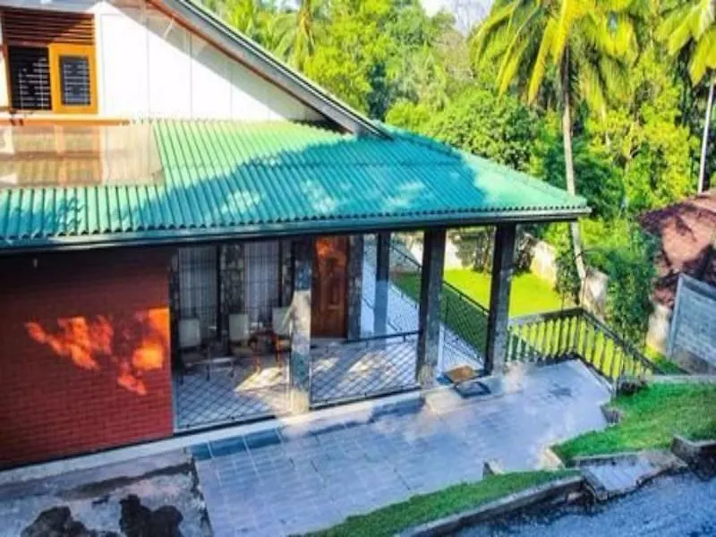 Aa Circuit Bungalow Κάντι 3*,